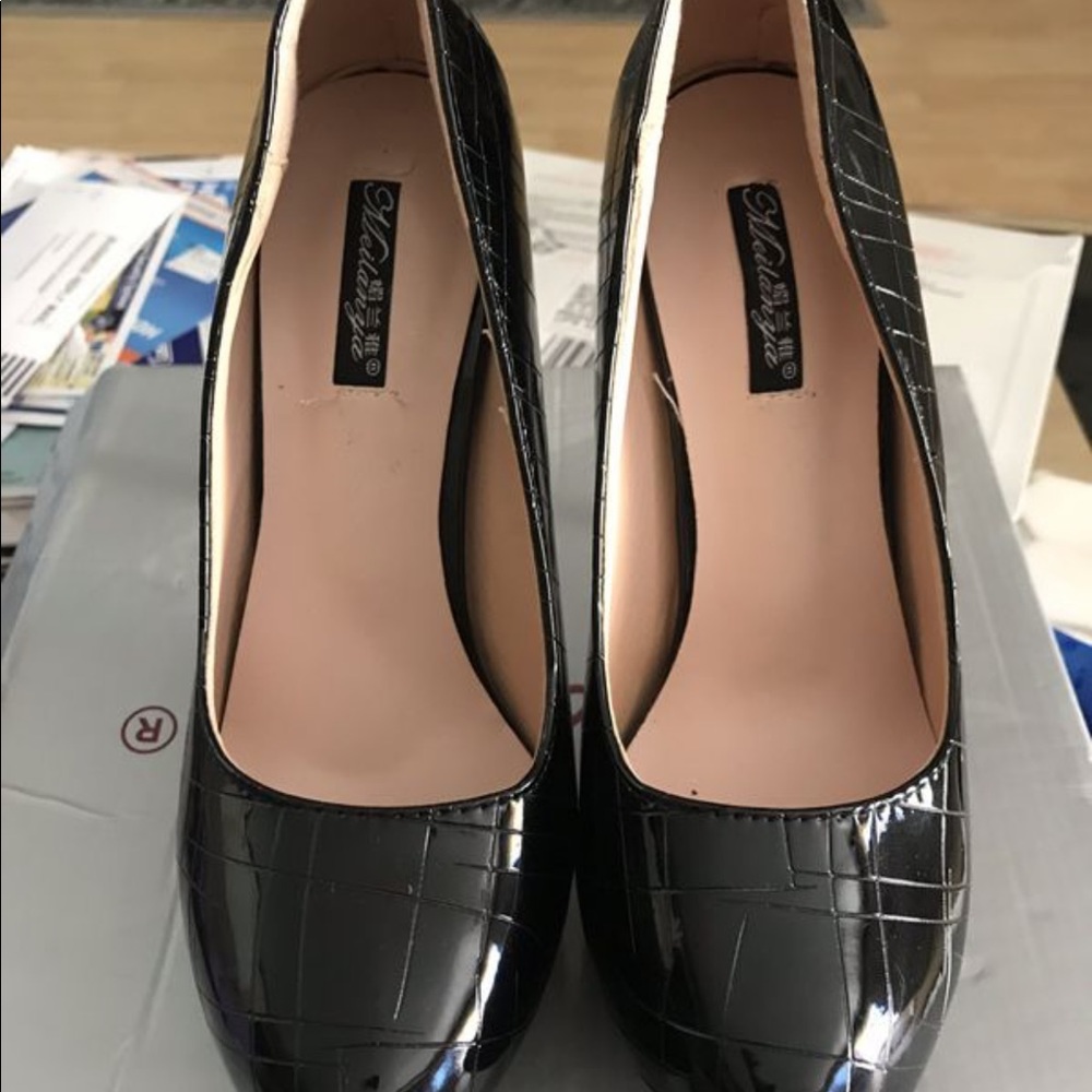 Formal black heels